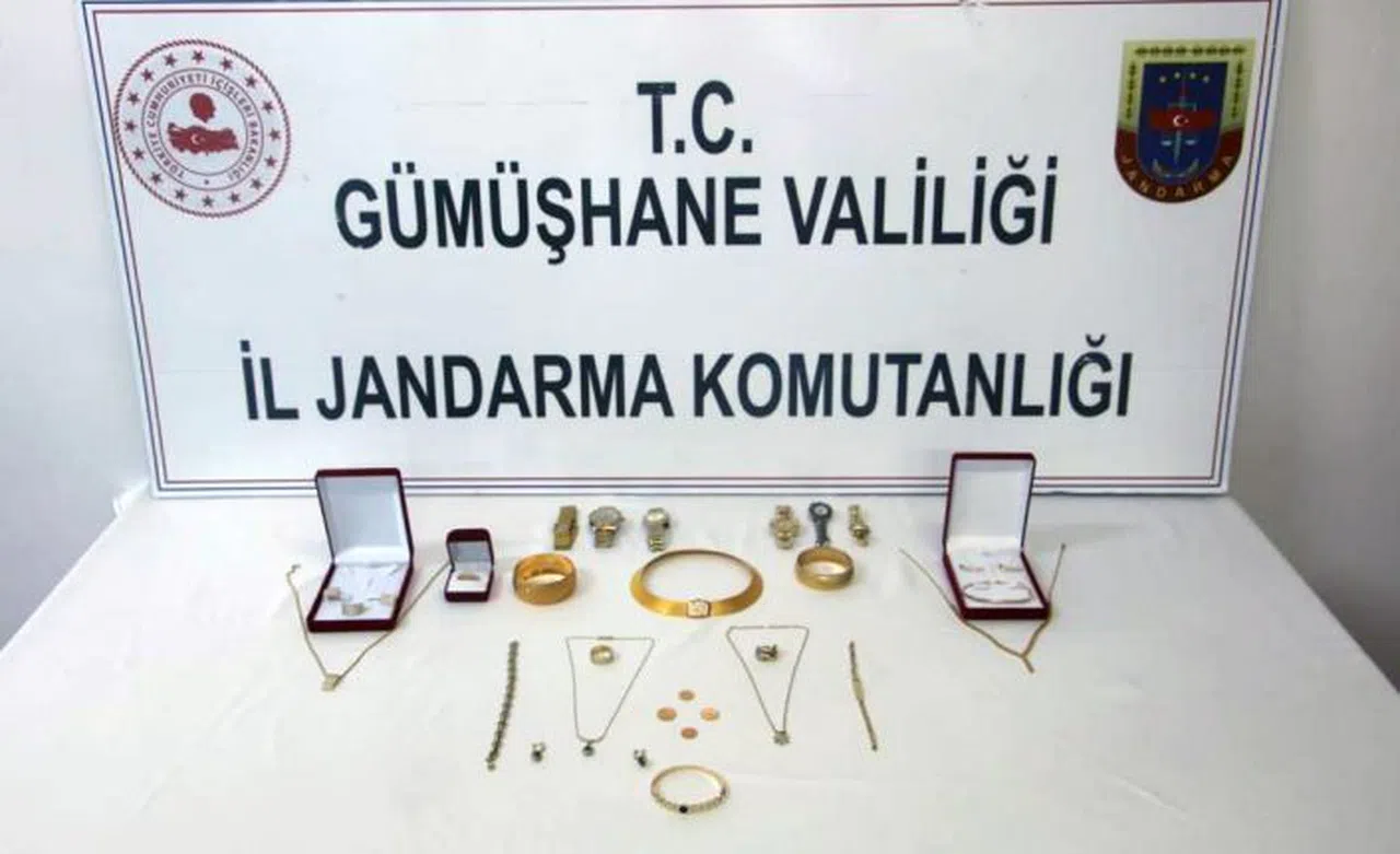 Evden 50 bin liralık altın çalan hırsızlar Trabzon’da yakayı ele verdi