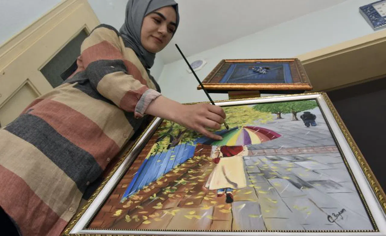 Yeteneğini kursta fark etti şimdi talep üzerine de resim yapıyor