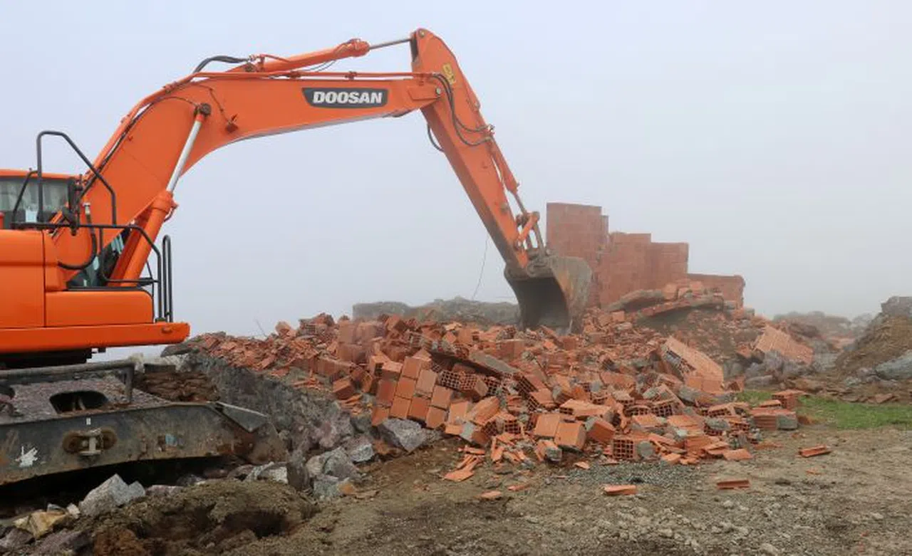 Gümüşhane yaylalarındaki kaçak binaların yıkımı devam ediyor