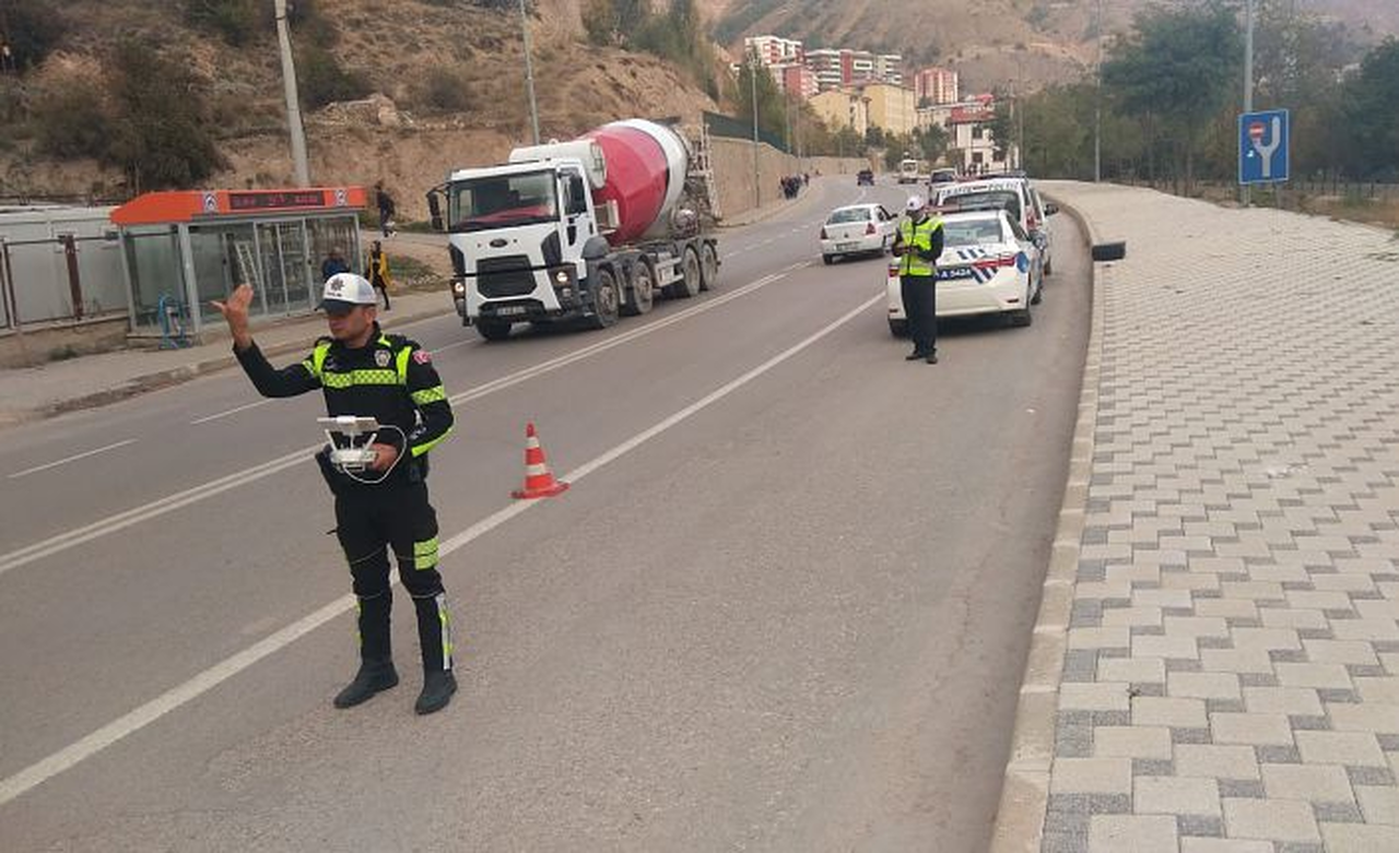 Gümüşhane’de 22 sürücüye ‘kırmızı ışık’ cezası kesildi