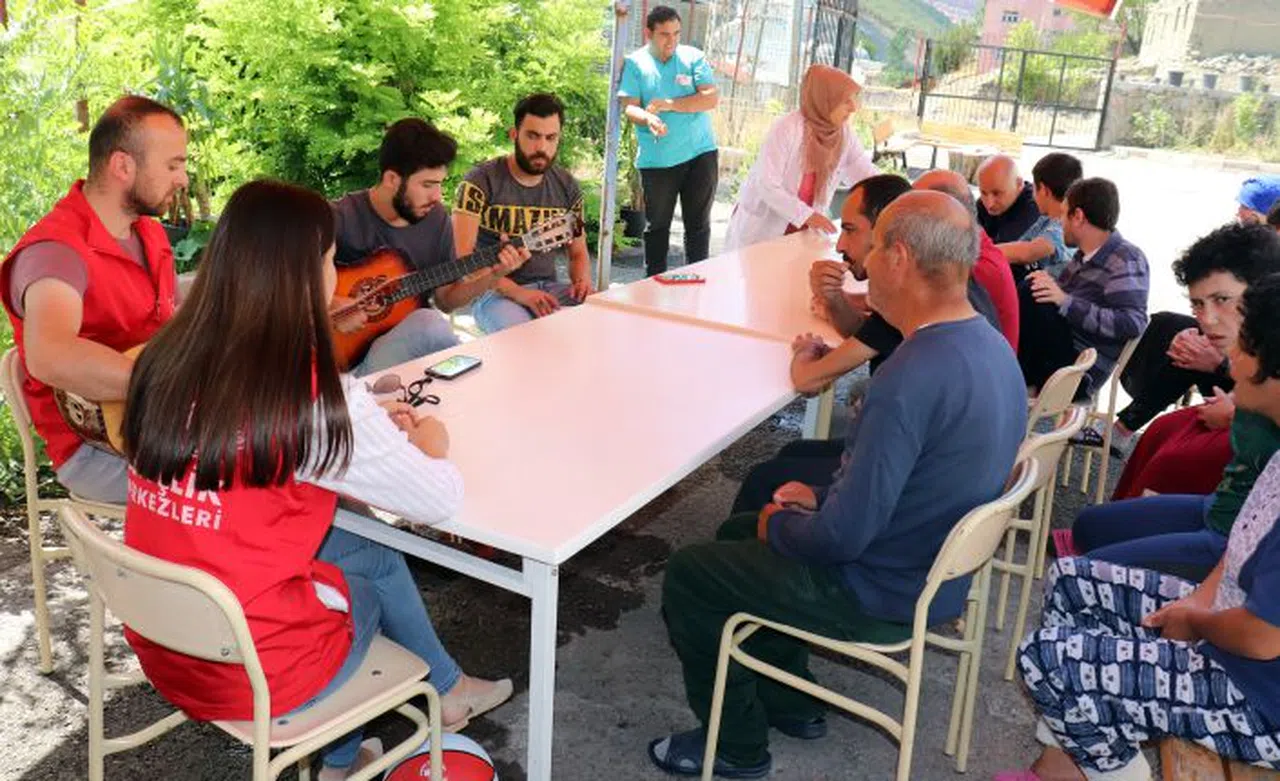 Gençlik Merkezinden ‘Gülen Yüzler’e ziyaret