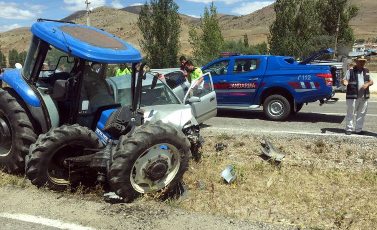 Gümüşhane’de iki ayrı trafik kazasında 5 kişi yaralandı