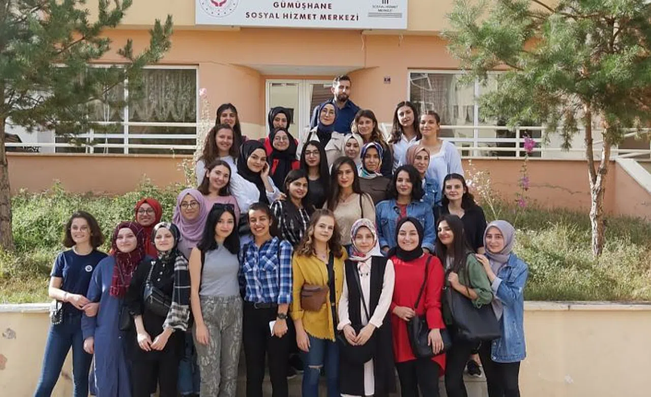 Gençler kardeşlerini ziyaret etti