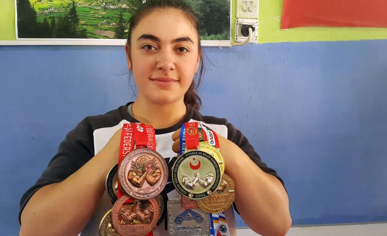 Torul'un ilk ve tek kadın milli bilek güreşçisinin hedefi dünya şampiyonluğu