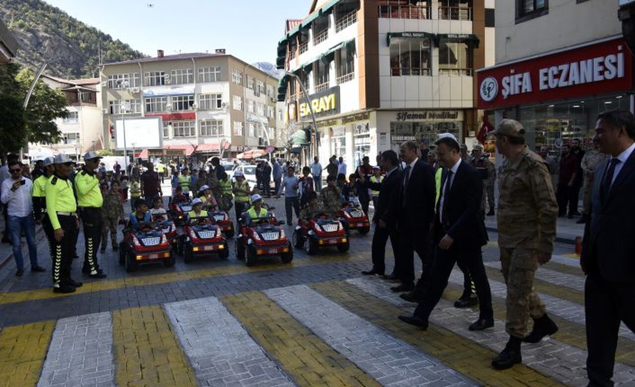 Gümüşhane’de yayalara yol verenlere teşekkür belgesi verildi
