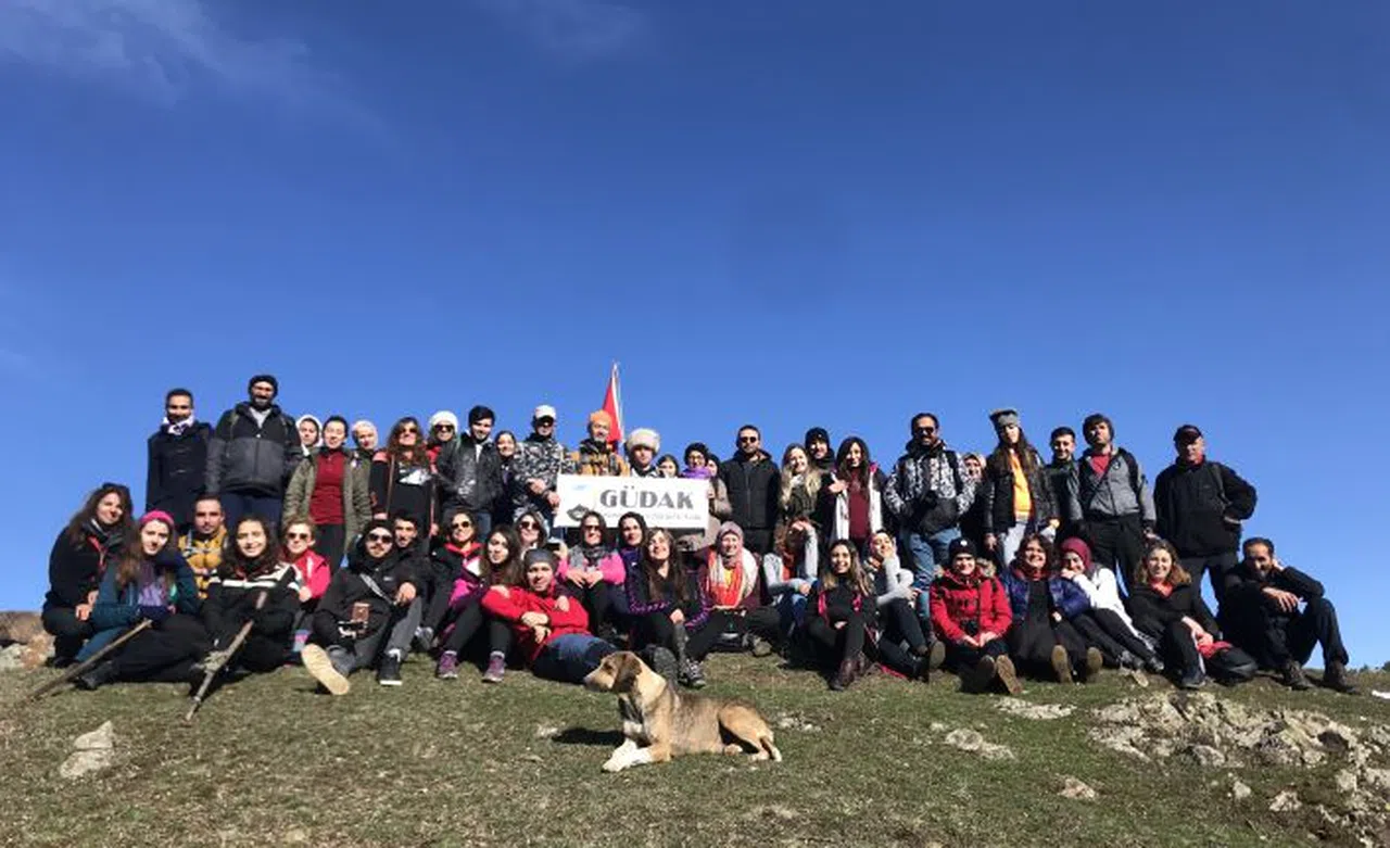 Gümüşhaneli dağcılar Zigana’da sonbahar ve kışı bir arada yaşadı