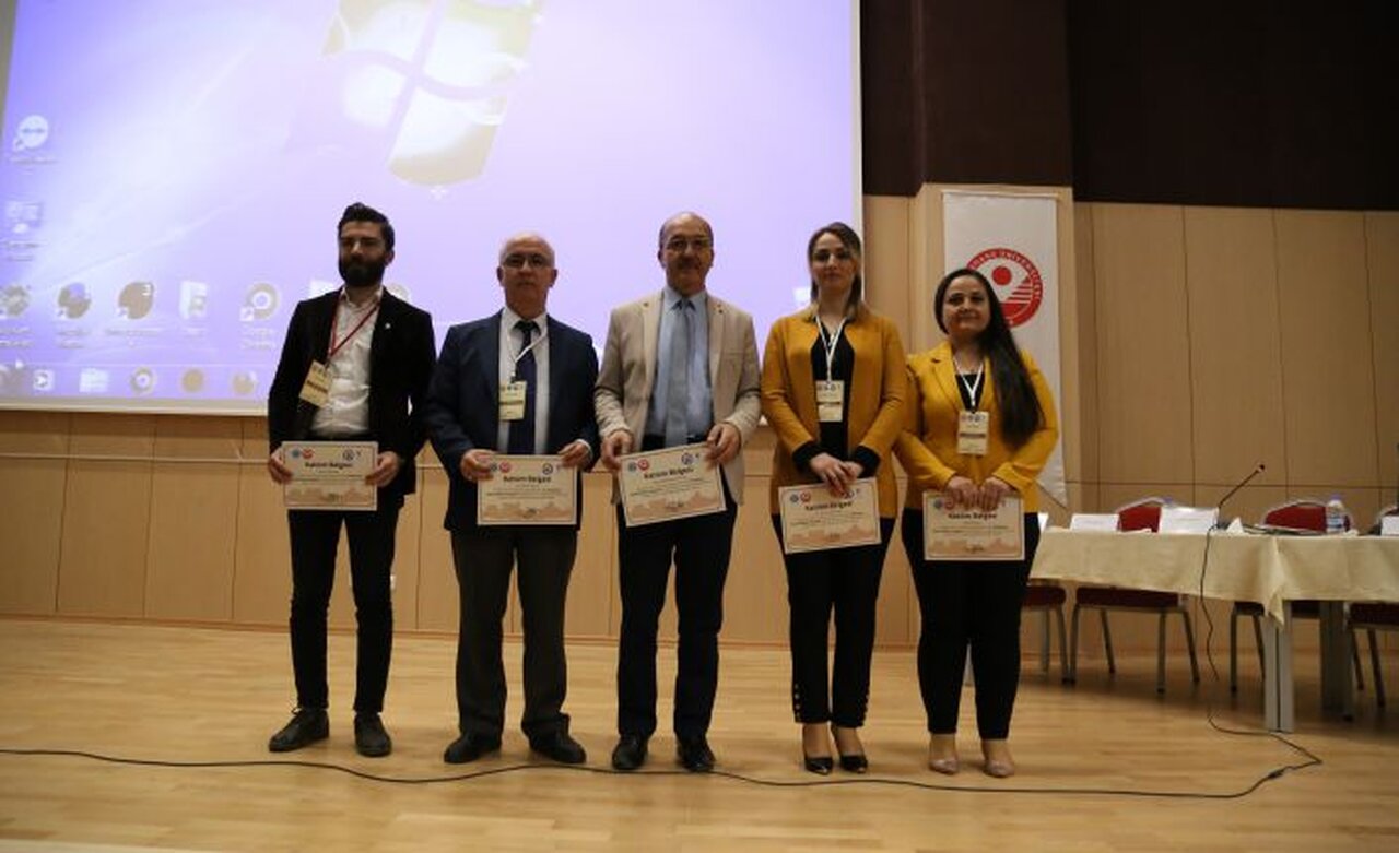 Rektör Zeybek Kongreye 3 çalışmayla katkıda bulundu