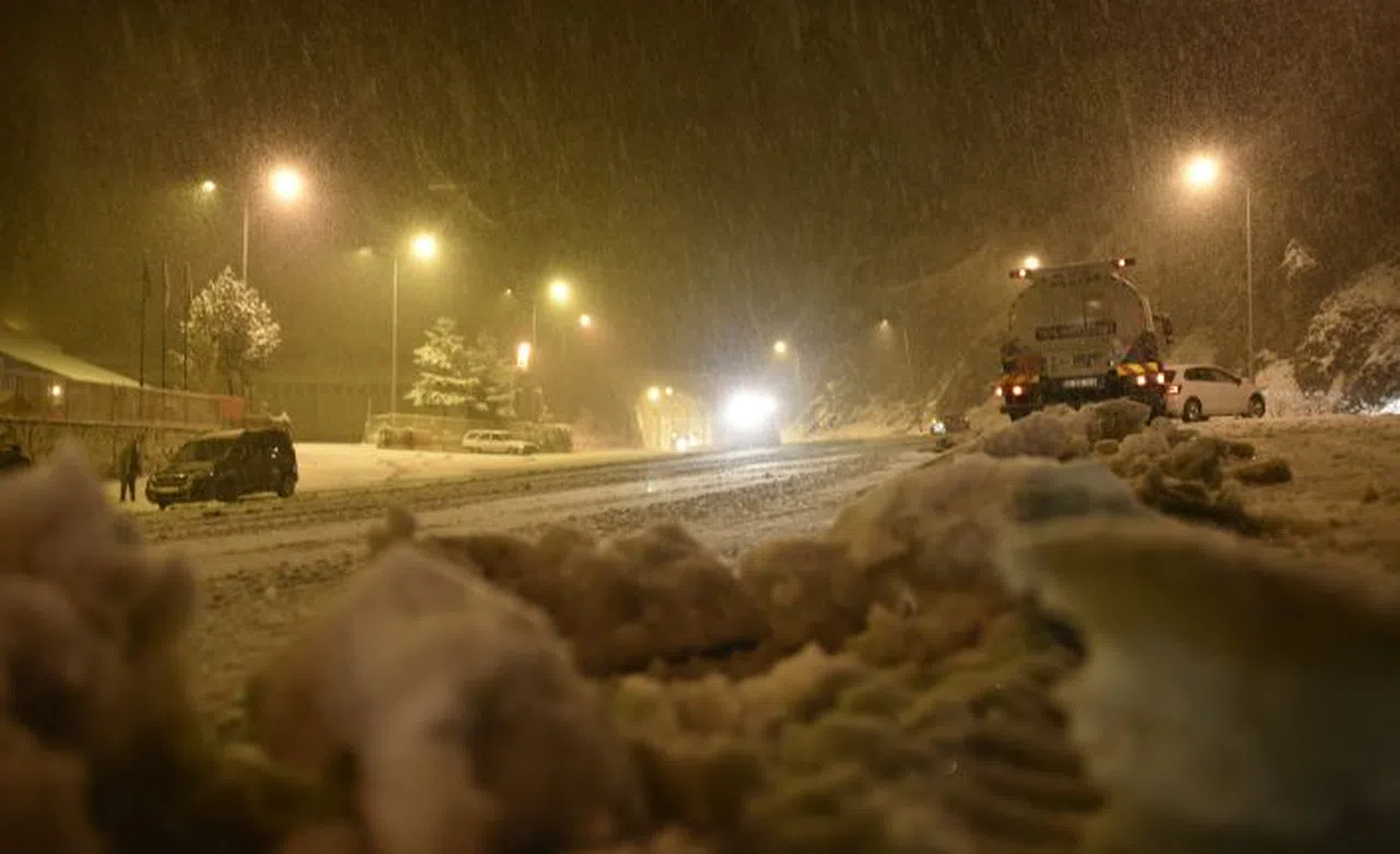 Zigana dağında kar yağışı etkili oluyor