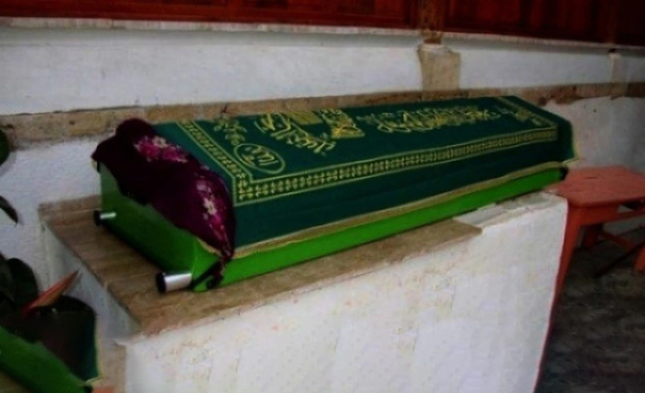 Fatma AKÇAY Hakk'ın rahmetine kavuşmuştur