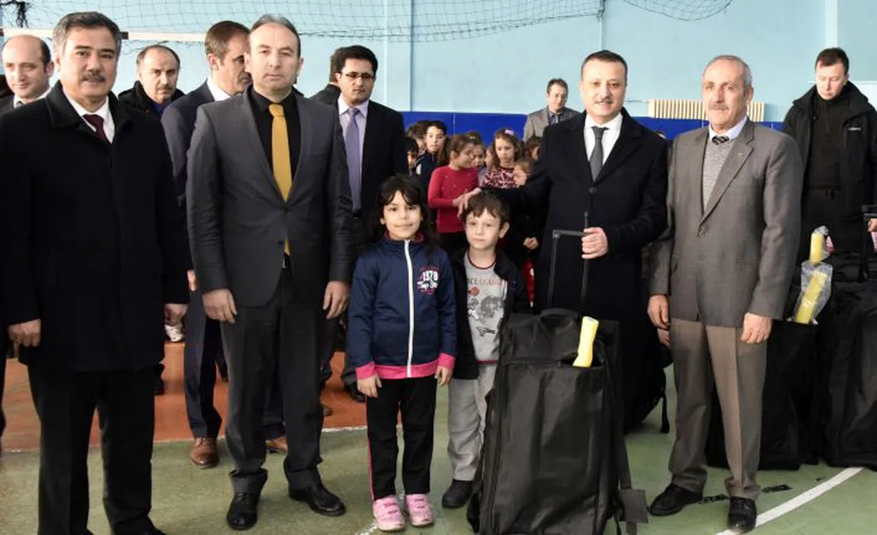 Gümüşhane’de okullara çocuk atletizm setlerinin dağıtımına başlandı