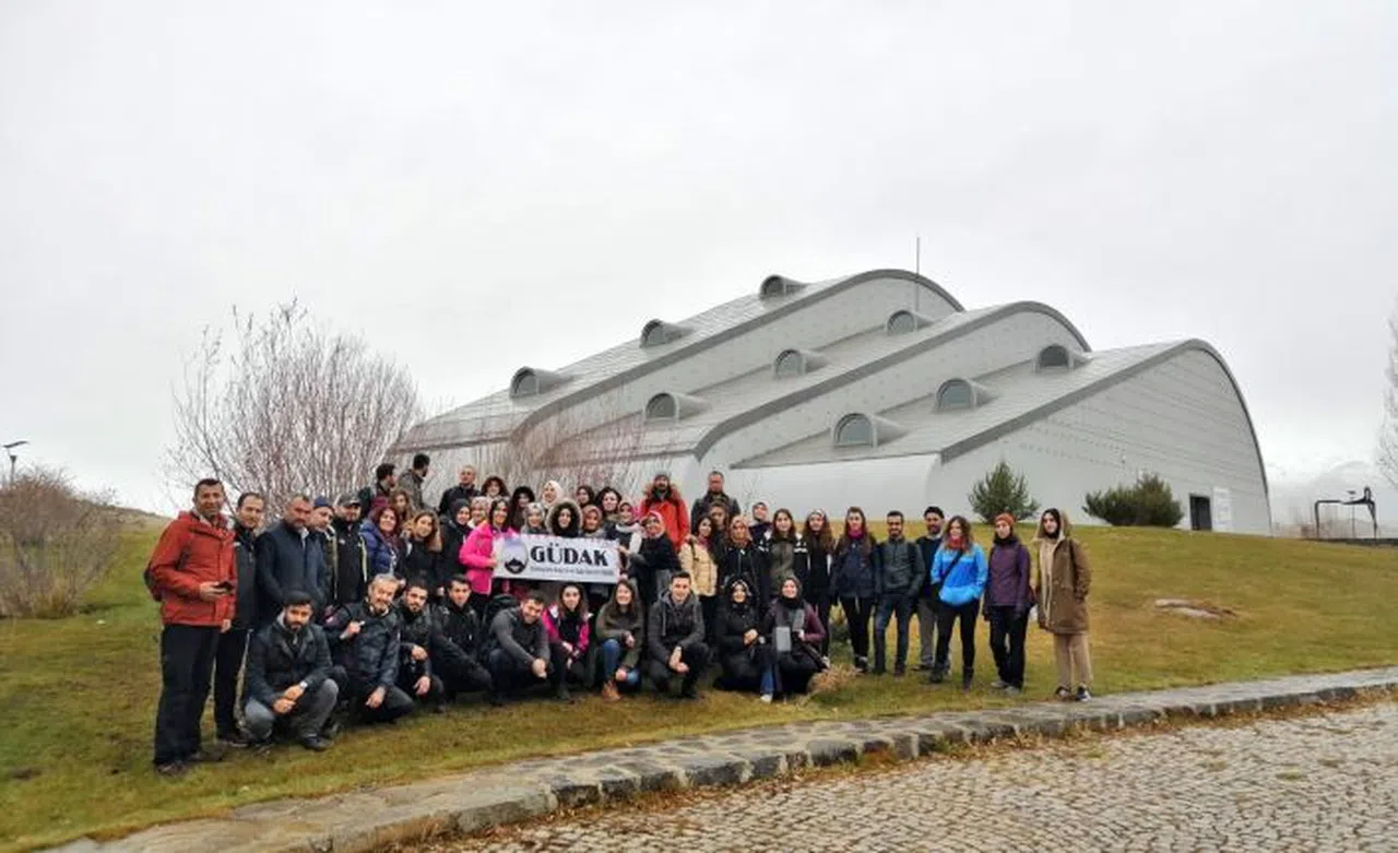 Gümüşhaneli dağcılardan Bayburt’ta doğa ve kültür dolu yürüyüş