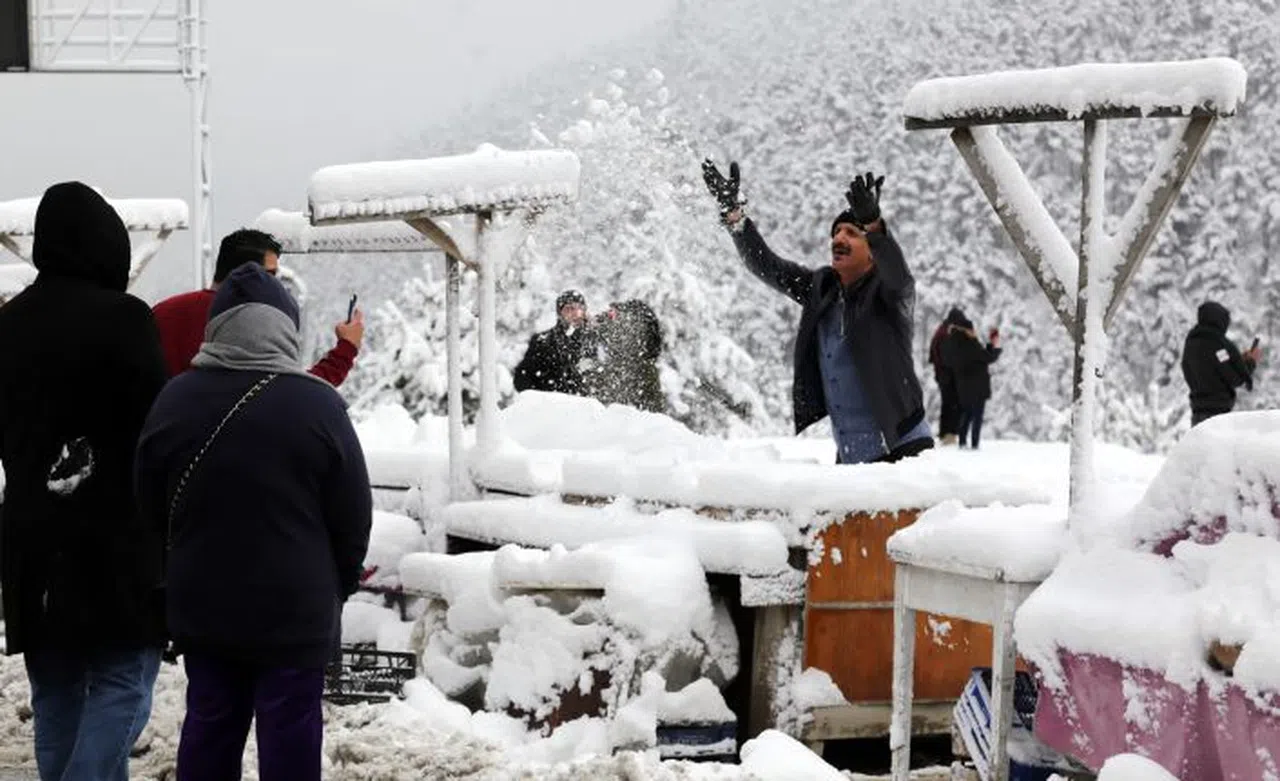 Zigana dağında kar kalınlığı 15 santimetreyi geçti