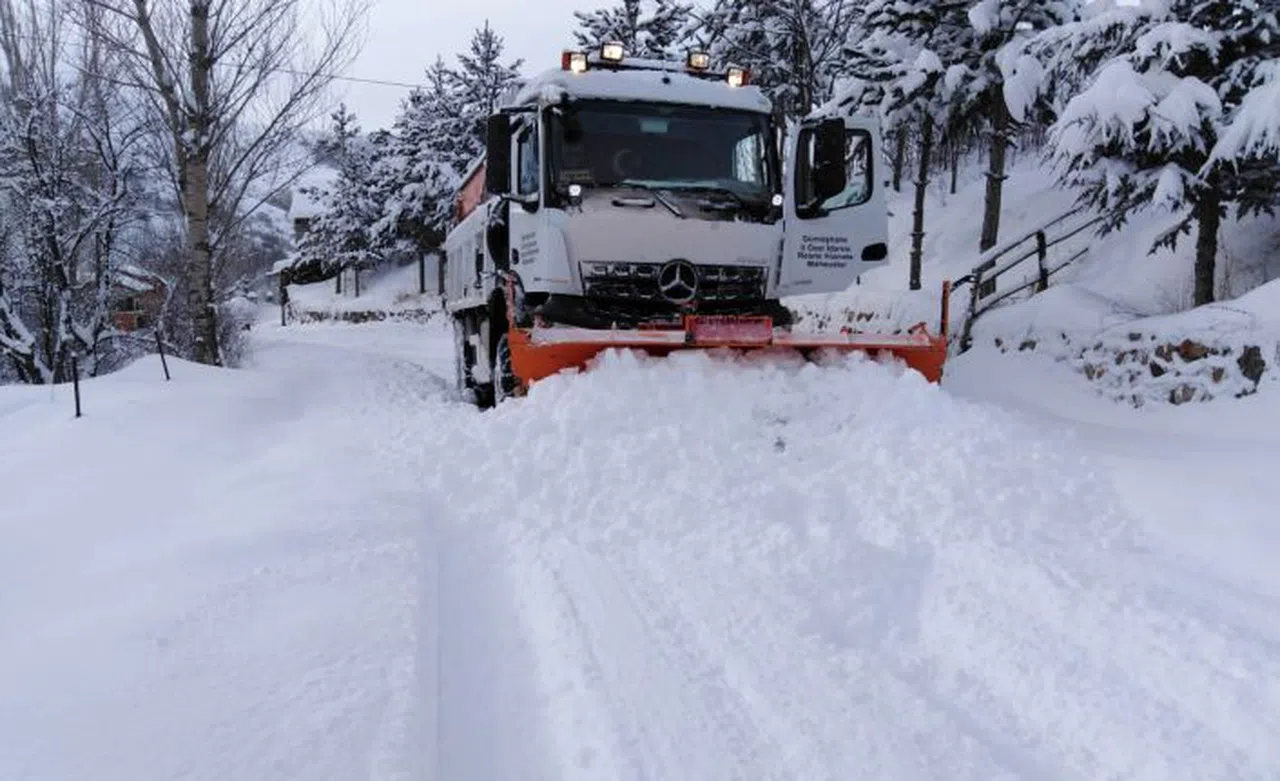 Gümüşhane köy yollarında karla mücadele çalışmaları devam ediyor
