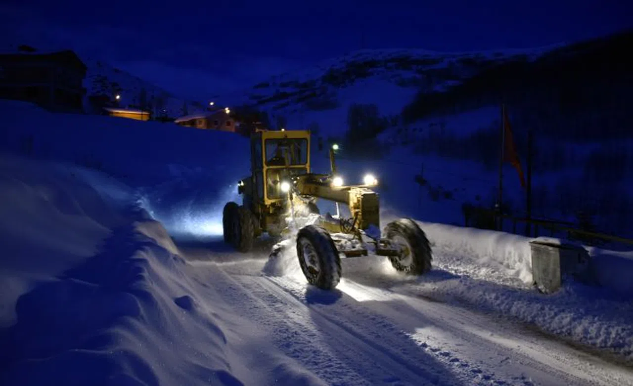 Gümüşhane’de karla mücadele çalışmaları devam ediyor
