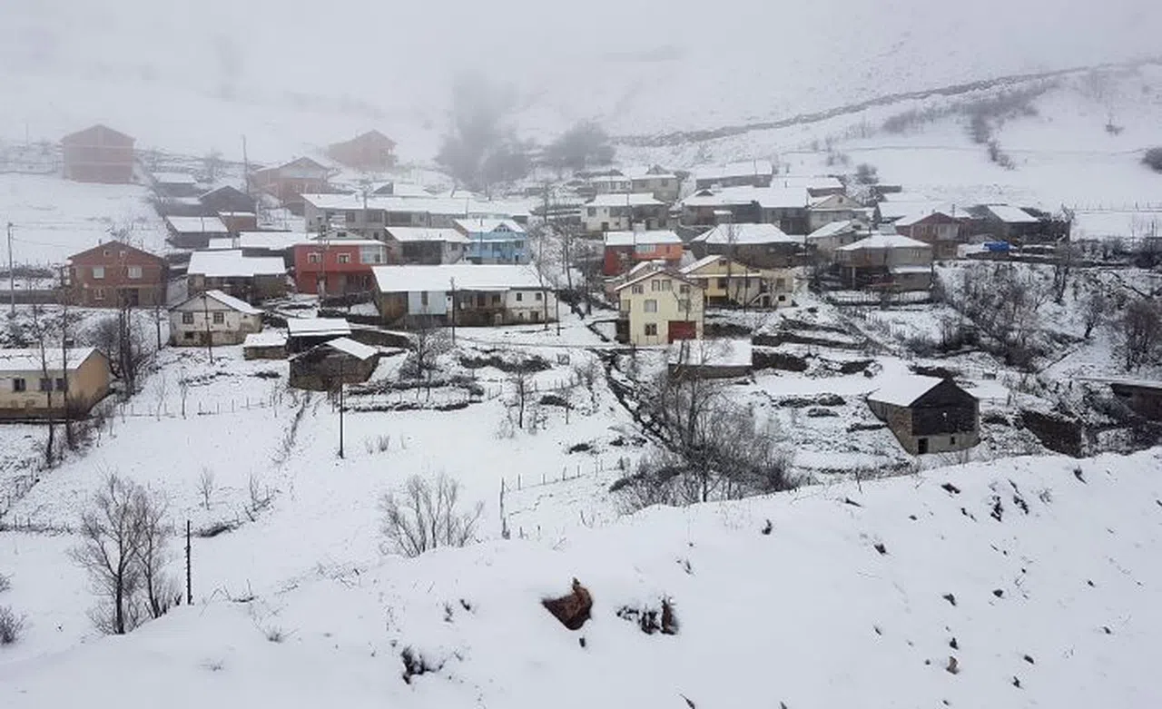 Gümüşhane'nin yüksek kesimlerinde kar yağışı başladı