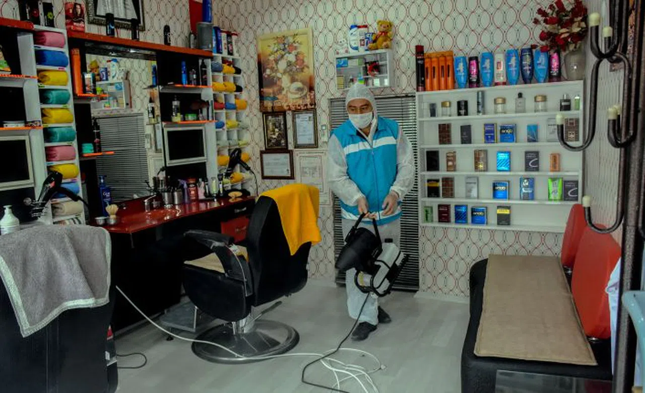 Gümüşhane’deki berber ve kuaförler dezenfekte edildi