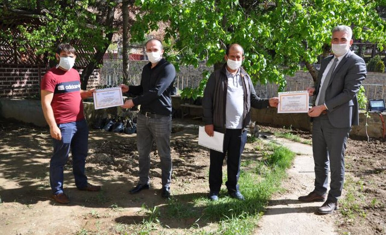 Üreticilere ‘Ana Arı Üretim İzni’ belgeleri verildi