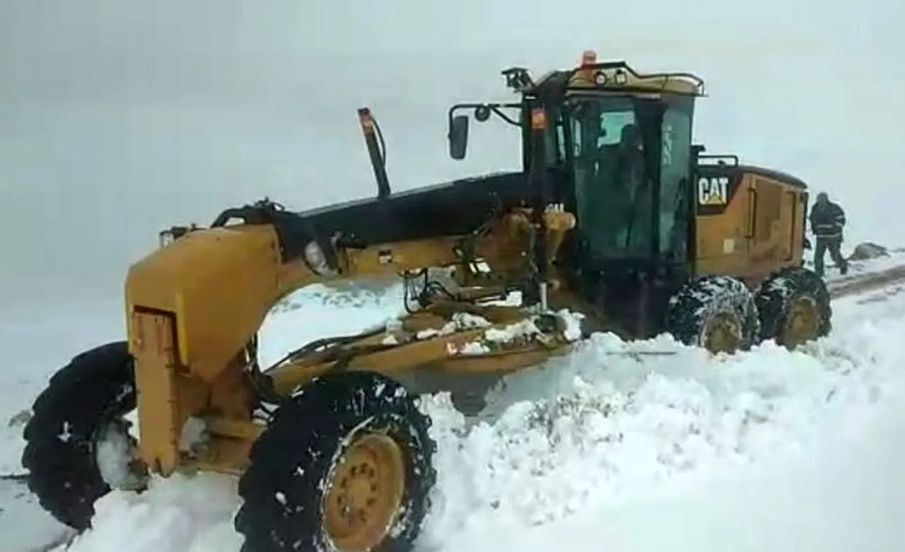 Yaylada mahsur kalan vatandaşların imdadına Özel İdare ekipleri yetişti