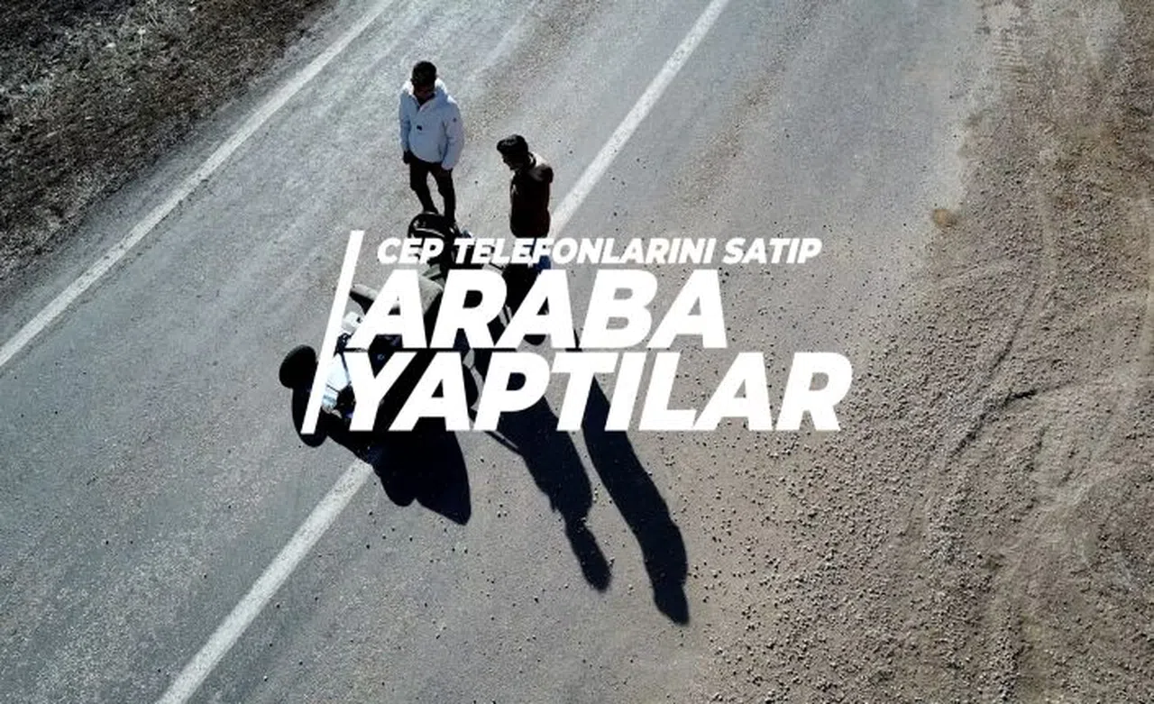Cep telefonlarını satıp kendilerine araba yaptılar