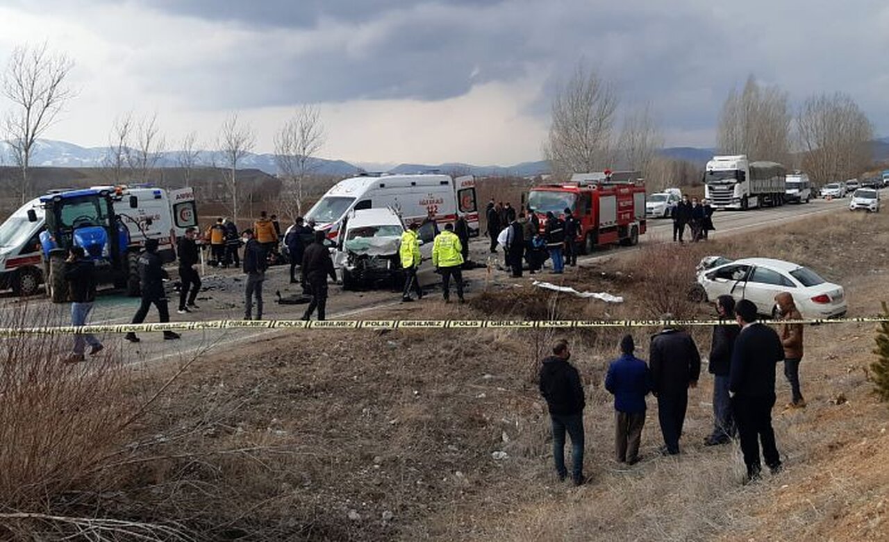 Kelkit'te zincirleme trafik kazası: 6 yaralı