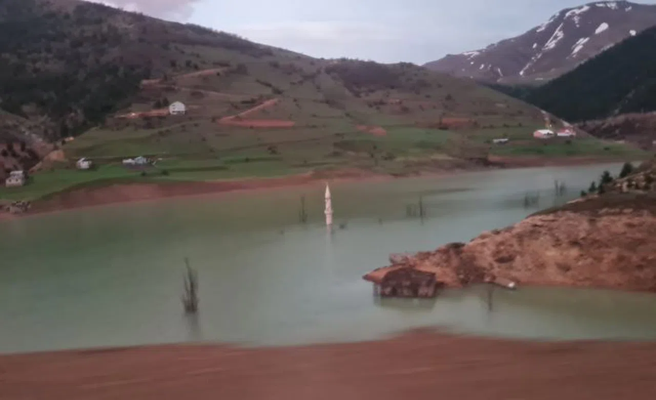 Gümüşhane'de otomobil bariyeri olmayan baraja düştü: 1 ölü, 1 yaralı