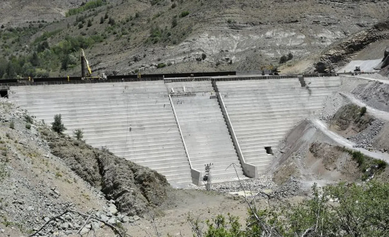 Bahçecik Barajı'nın gövde yüksekliği yüzde 75'e ulaştı