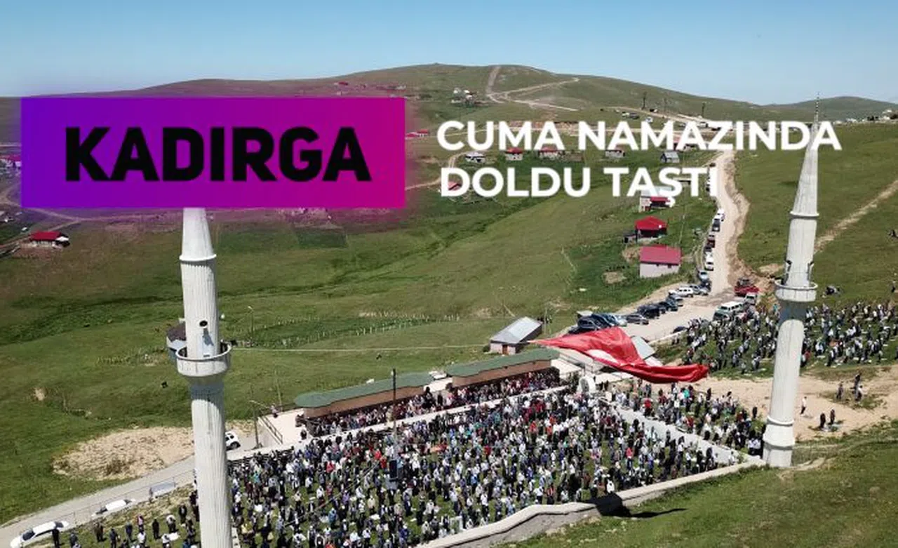 560 yıllık Kadırga camiinde namaz kılmanın huzurunu yaşadılar