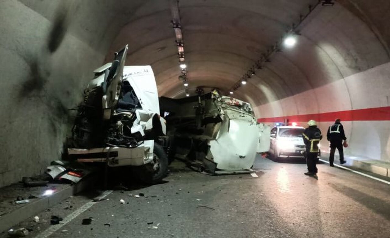 Gümüşhane’de tanker tünel duvarına çarptı: 1 ölü