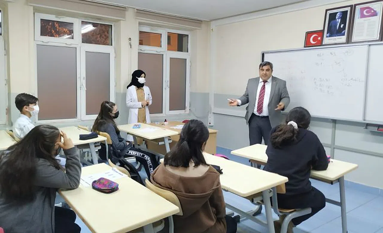 Sünnetci fedakar öğretmenlere teşekkür etti