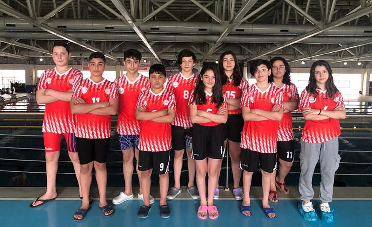 Yüzücülerimizden 23 madalya