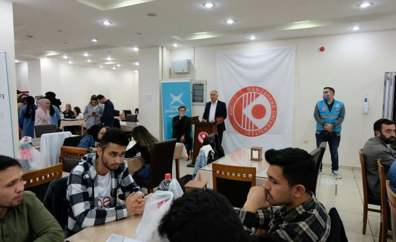 TÜGVA Genel Başkanı Eminoğlu Gümüşhane’de 1300 öğrenciyle iftar yaptı 