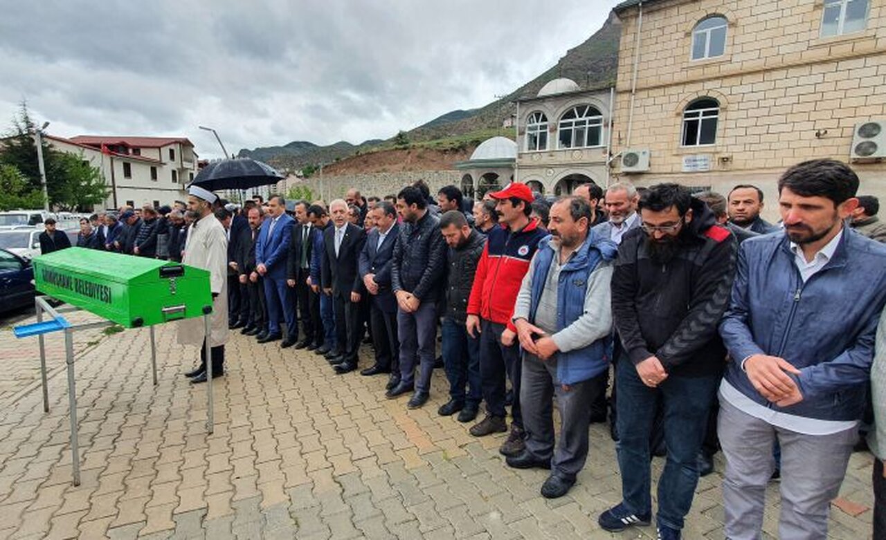 Memur-Sen İl Temsilcisi Harun Şeker son yolculuğuna uğurlandı