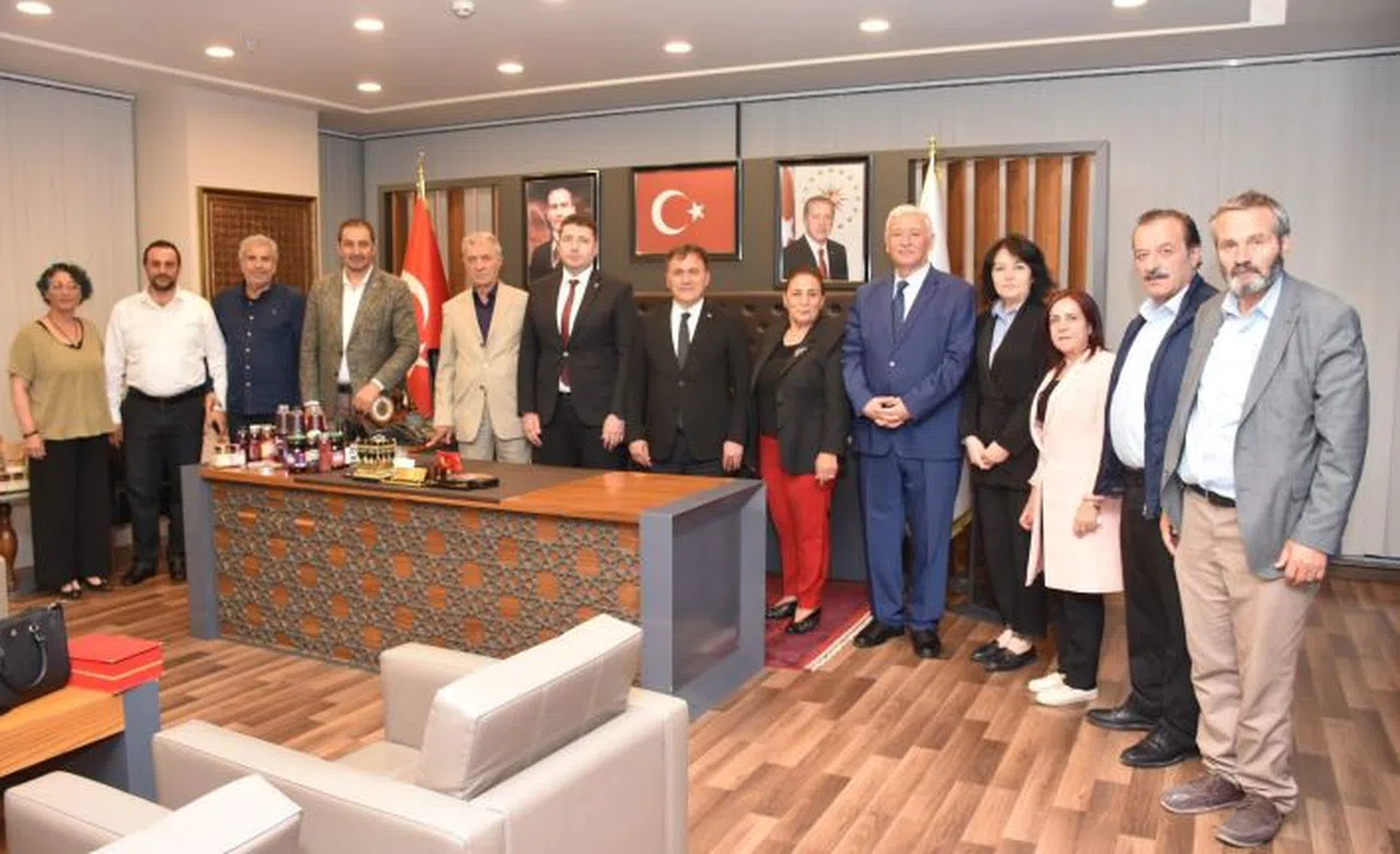 Başkan Çimen, Kent Konseyinin eski ve yeni yönetimini misafir etti