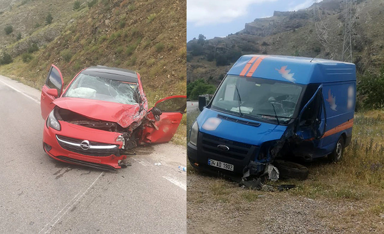 Gümüşhane’de minibüsle otomobil kafa kafaya çarpıştı: 3 yaralı 