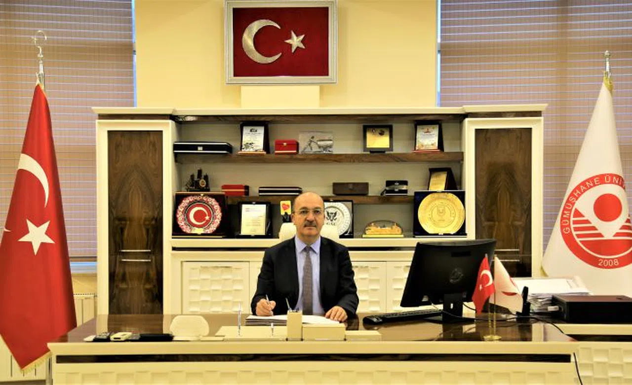 Rektör Zeybek’ten tercih sürecinde olan öğrencilere mesaj