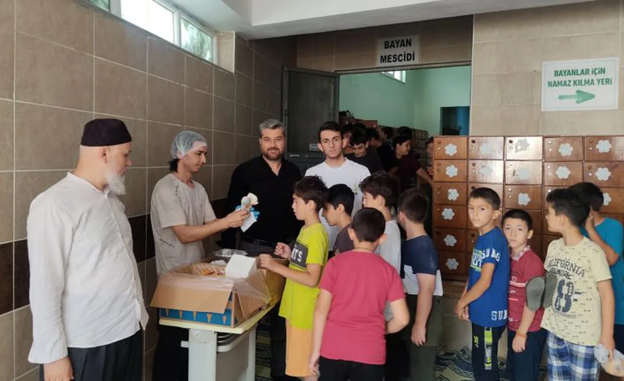 Pendik Tuzla Gümüşhaneliler Derneği Kur'an talebelerini unutmadı