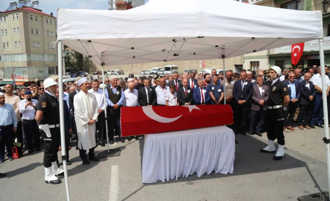 Şehit Bekçi Oltan Koca son yolculuğuna uğurlandı