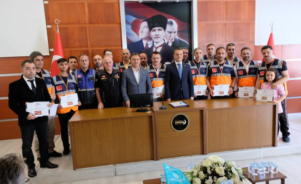 AFAD’ın Hafif Arama Kurtarma eğitimini bitiren kursiyerlere sertifikaları verildi