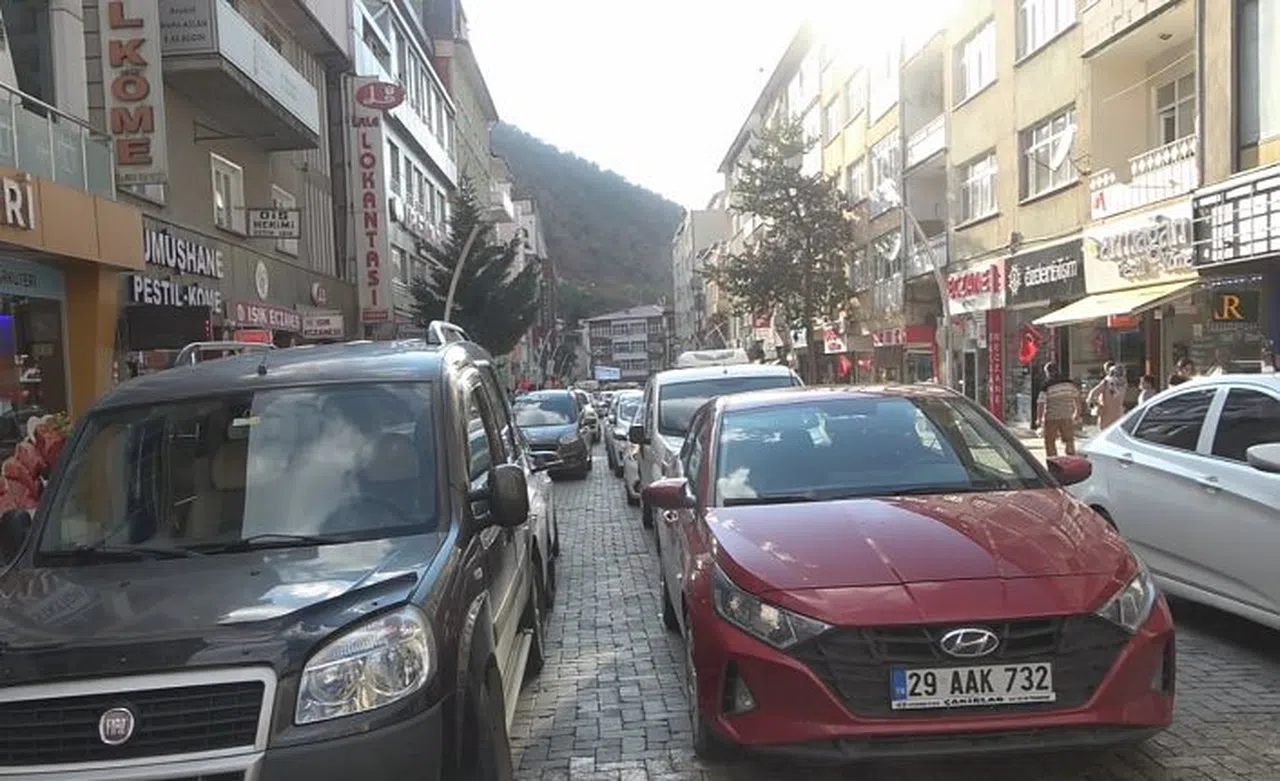 Caddelere yeni park düzenlemesi geldi