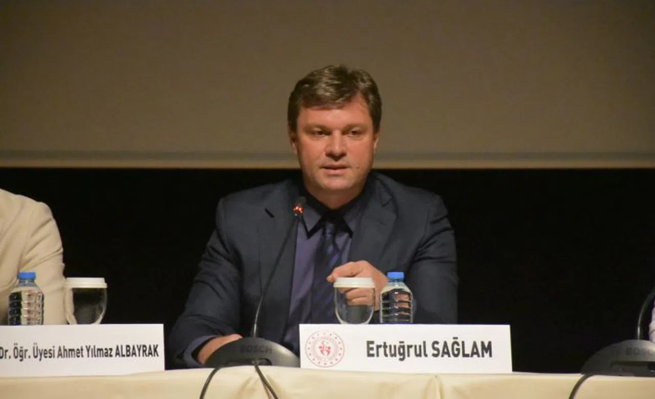Ertuğrul Sağlam: Şu anda Türk futbolu gömülmeyi bekliyor