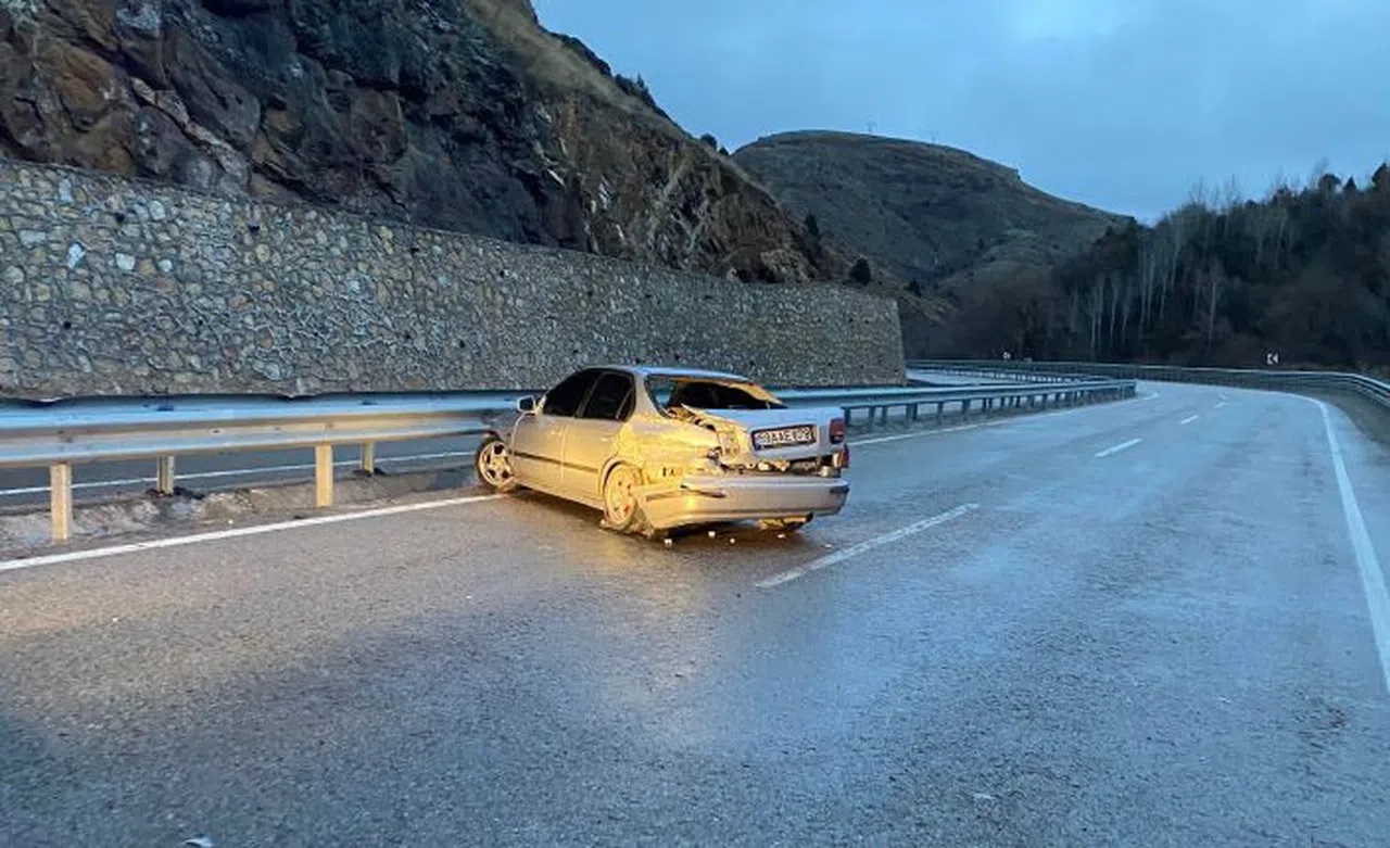 Gümüşhane’de 2 kazada 6 kişi yaralandı