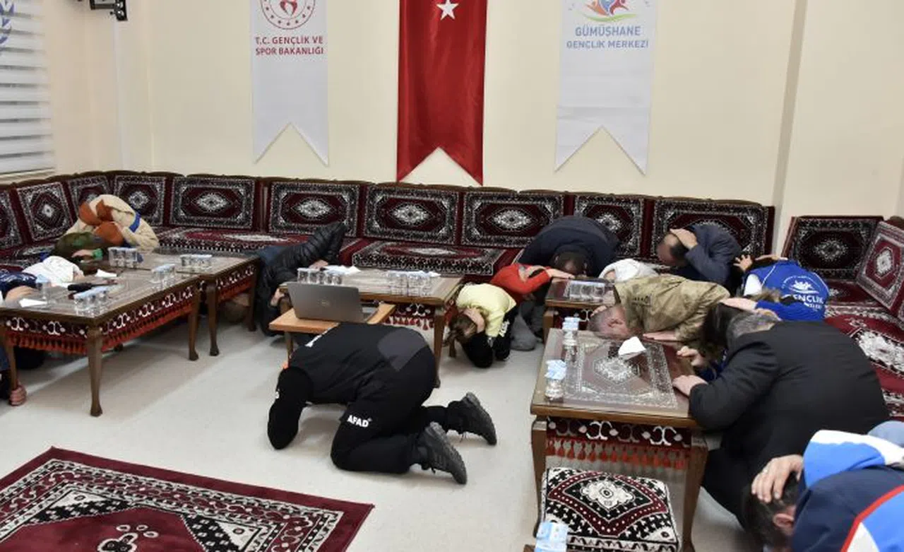 Gümüşhane’de geniş katılımlı deprem anı tatbikatı yapıldı