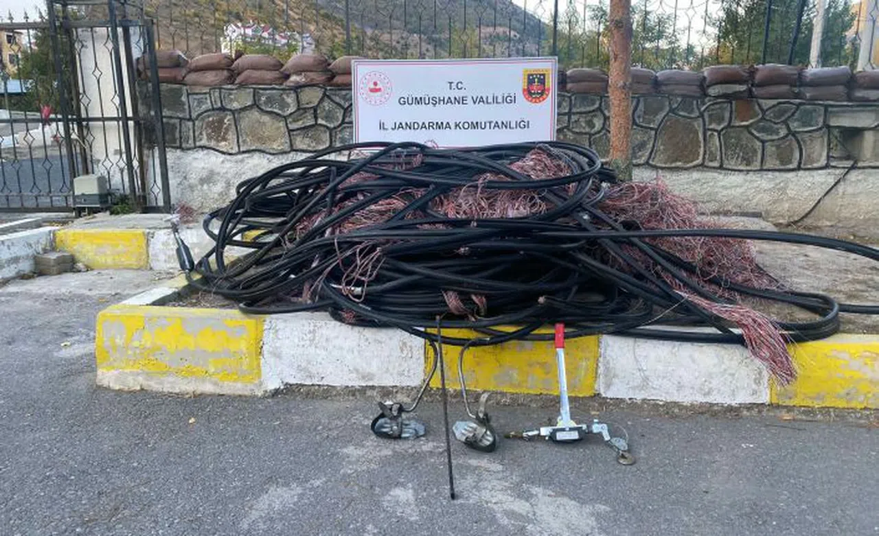 Kablo hırsızları Jandarma'dan kaçamadı