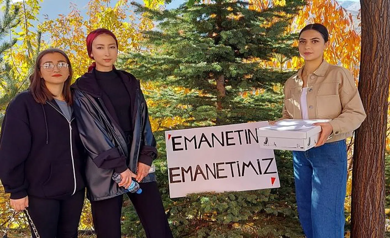 Sınava giren adaylara destek oldular