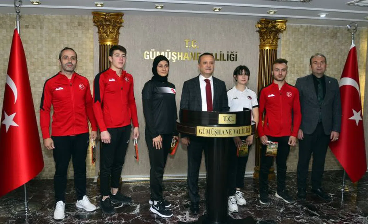 Vali Taşbilek dünya şampiyonlarını altınla ödüllendirdi