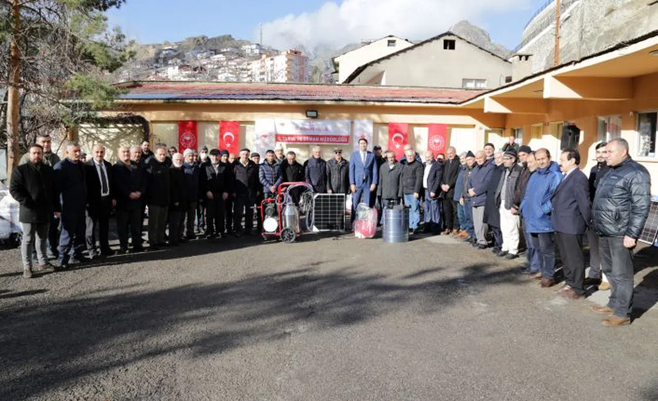 Gümüşhane'de üreticilere makine ve teçhizat desteği