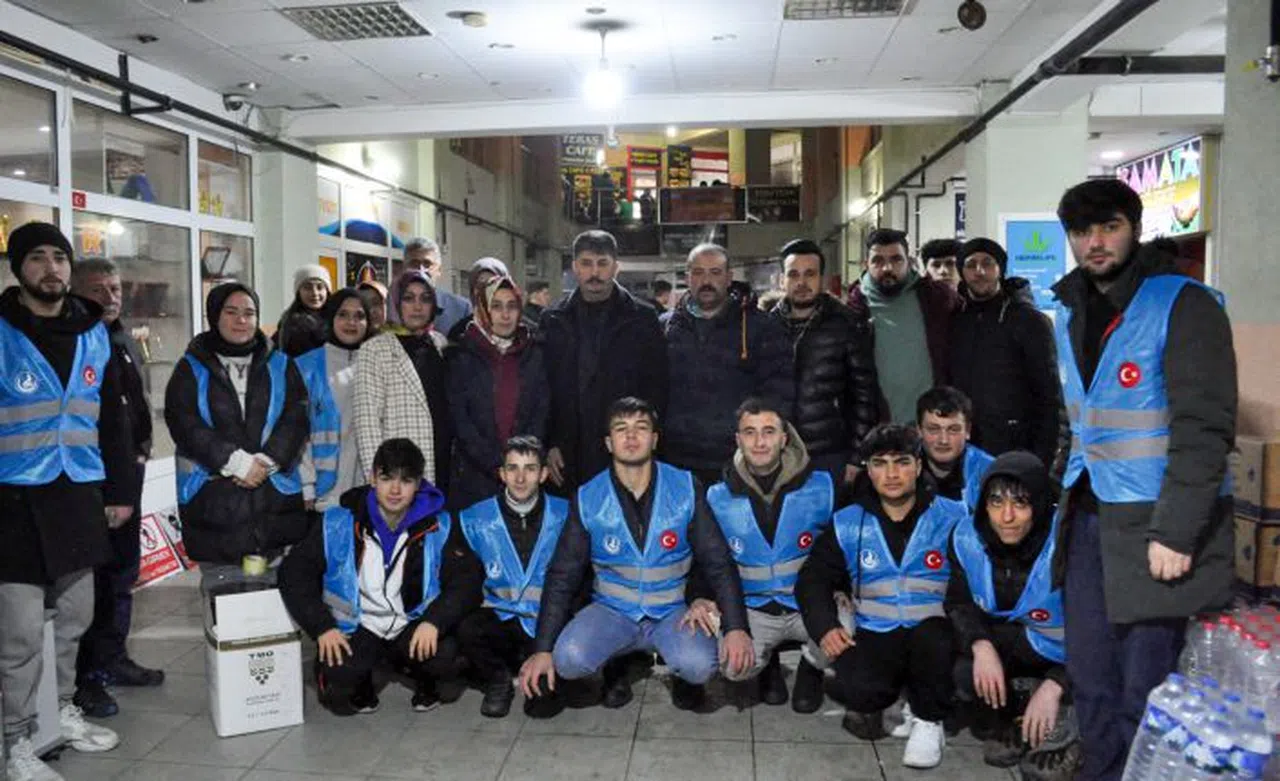 Ülkü Ocaklarının deprem bölgesine sevkiyatı devam ediyor