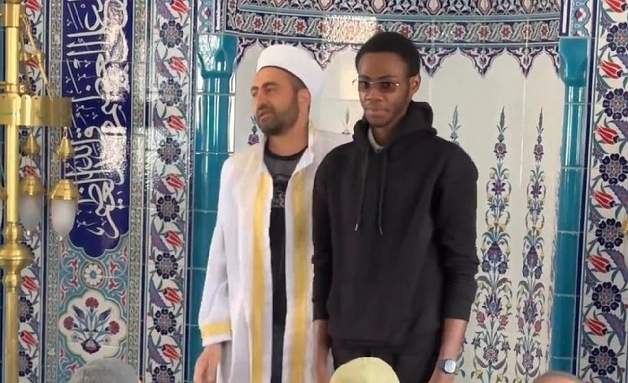 Kamerun’dan gelen Hristiyan genç Gümüşhane’de Müslüman oldu