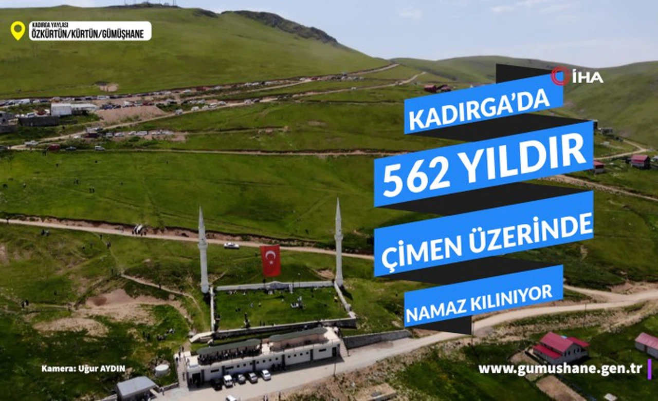 562 yıldır çimen üzerinde Cuma namazı kılınıyor