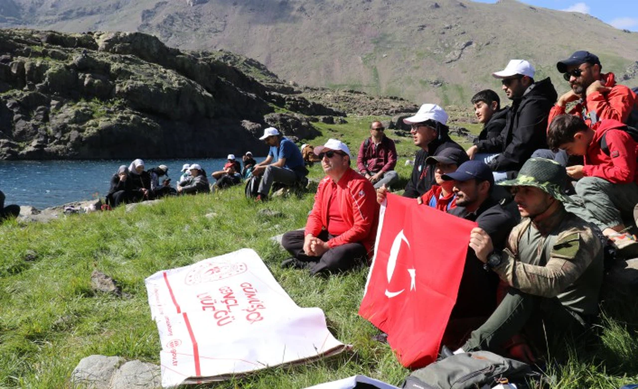 Artabel Gölleri'nde 15 Temmuz şehitleri anısına unutulmaz doğa yürüyüşü
